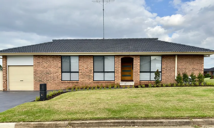 4 Bedroom Home South Penrith. - Image 1