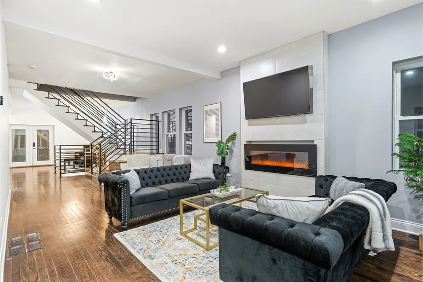 Beautiful/Spacious 7BD - 4BTH Home with Garage! - Image 1