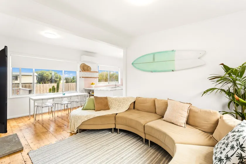 Charming Beach Bungalow w/ Garden & Free Parking - Image 1