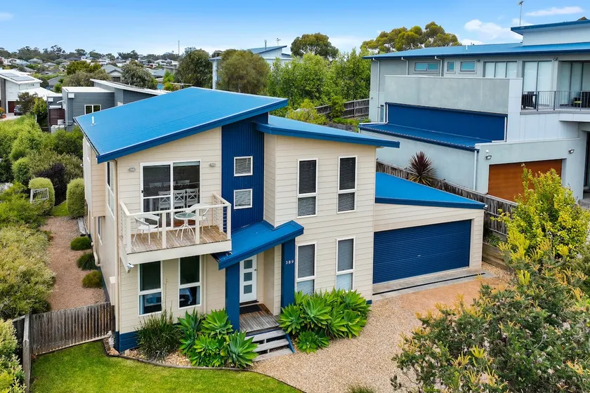 Twin Beaches Retreat Cowes - Image 1
