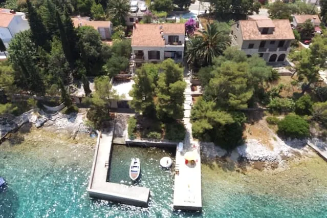 APARTMENT Villa Katić ON THE SEA - Attic 2+1 - Image 1