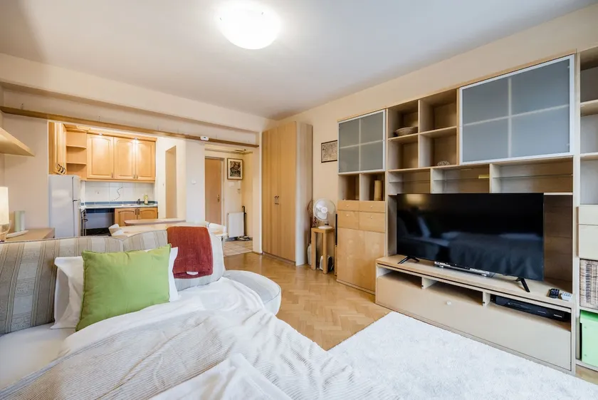 Citadel Manor Apartment - Image 1