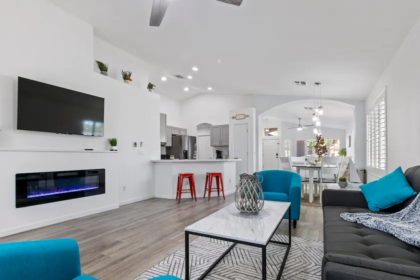Pool, Games, Close to Freeway, Hiking & Golf nearby. . In the heart of Peoria - Image 1