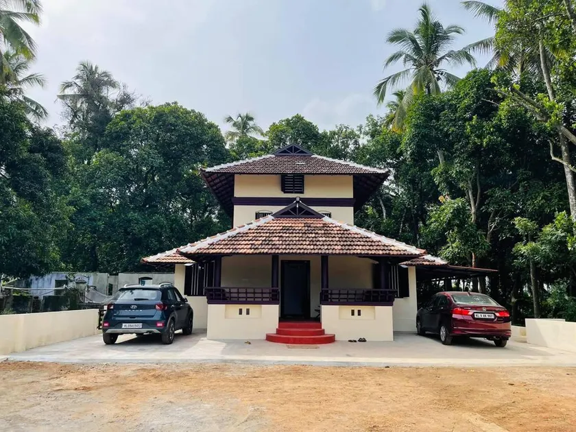 Neermathalam, a traditional kerala tharavadu - Image 1