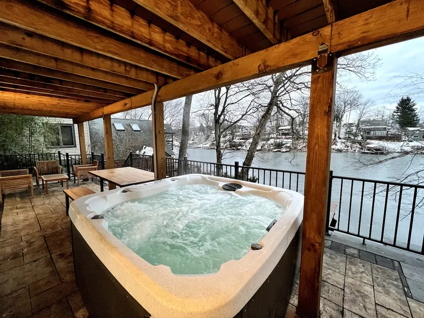 Cozy Cabin on the Lake w/ HotTub - Image 1