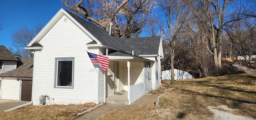 Cozy American Style Cottage - Image 1