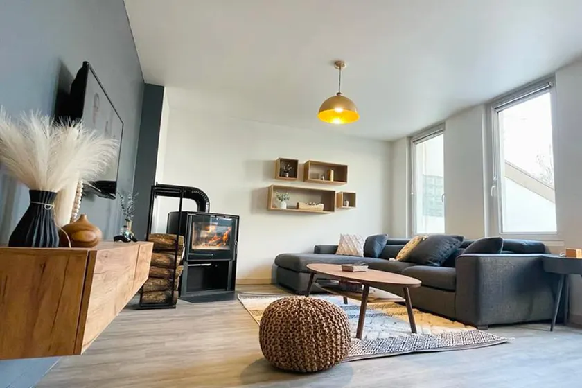 Comfortable house with terrace & table football - Image 1