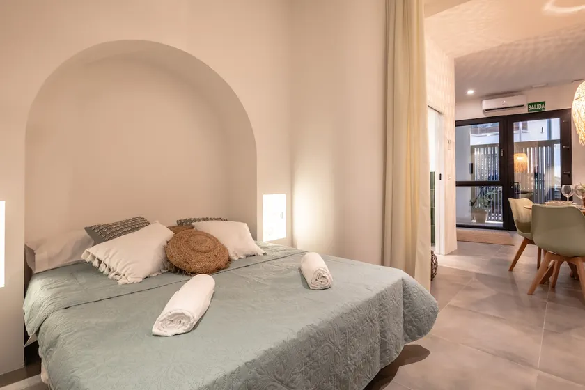 A suite next to the port and science, with a terrace - Image 1