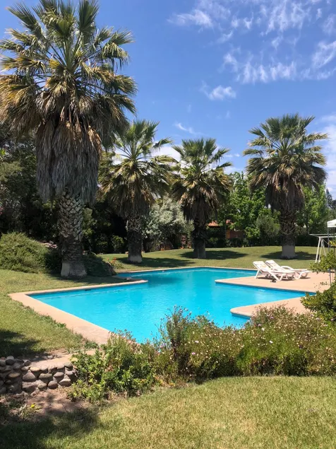 Quiet plot with a swimming pool and a closed gazebo - Image 1