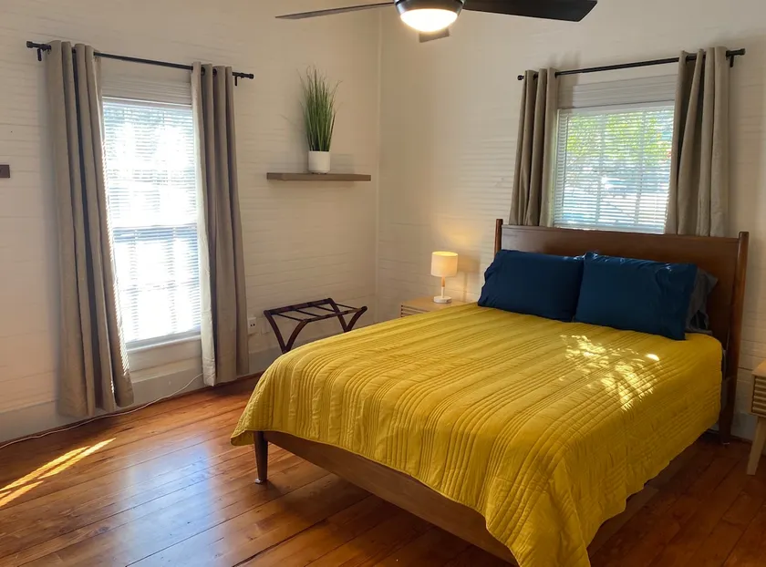 Cute Remodeled 1920s Mill House in Downtown - Image 1