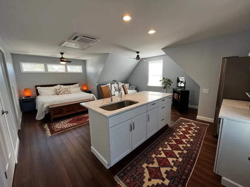 Pvt Apartment Centrally Located - Image 1