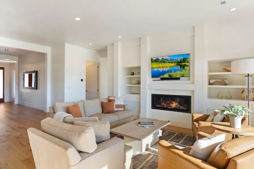 Lux Contemporary Mountain Home! - Image 1