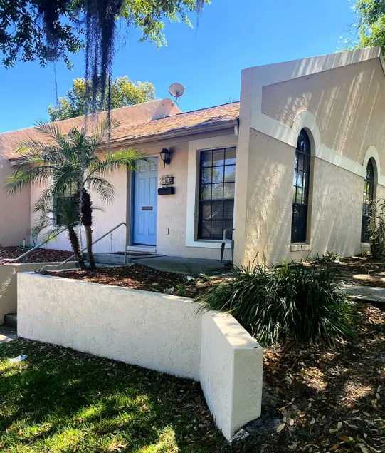 2BR 2BA Downtown Lake Townhouse - Image 1