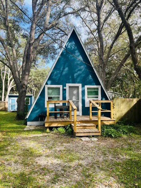 Cabin Retreat near The Springs & Rocking Horse - Image 1