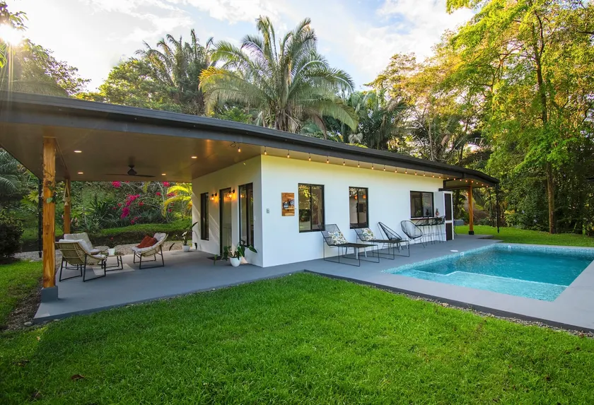 Relaxing Jungle Private Pool & Garden - Image 1