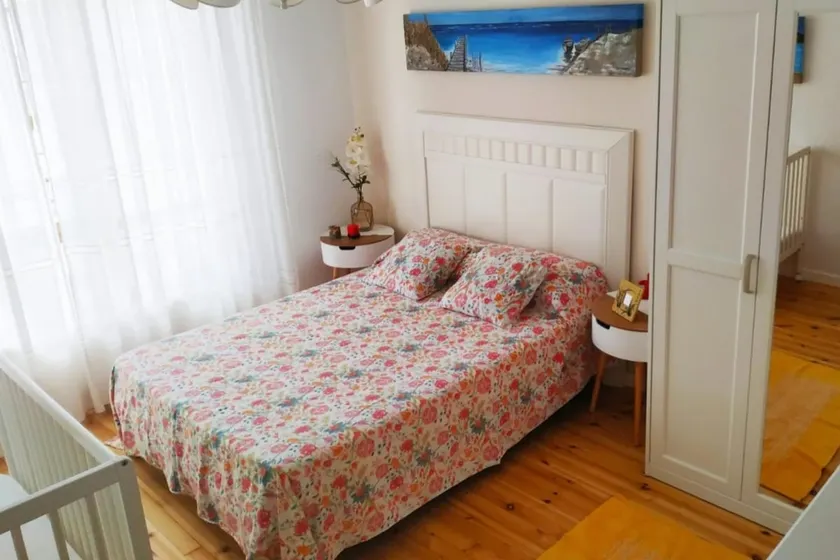 Sunny apartment between beach and mountains - Image 1