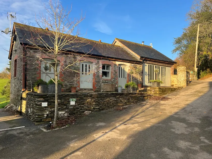 Charming Countryside Cottage - Image 1