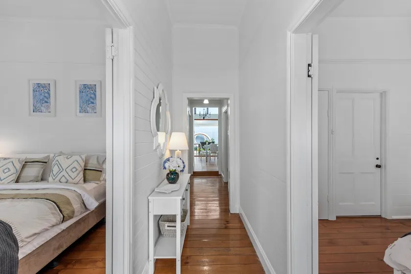 Contemporary Character! 3Bed/1.5Bath/1Car~New Farm - Image 1