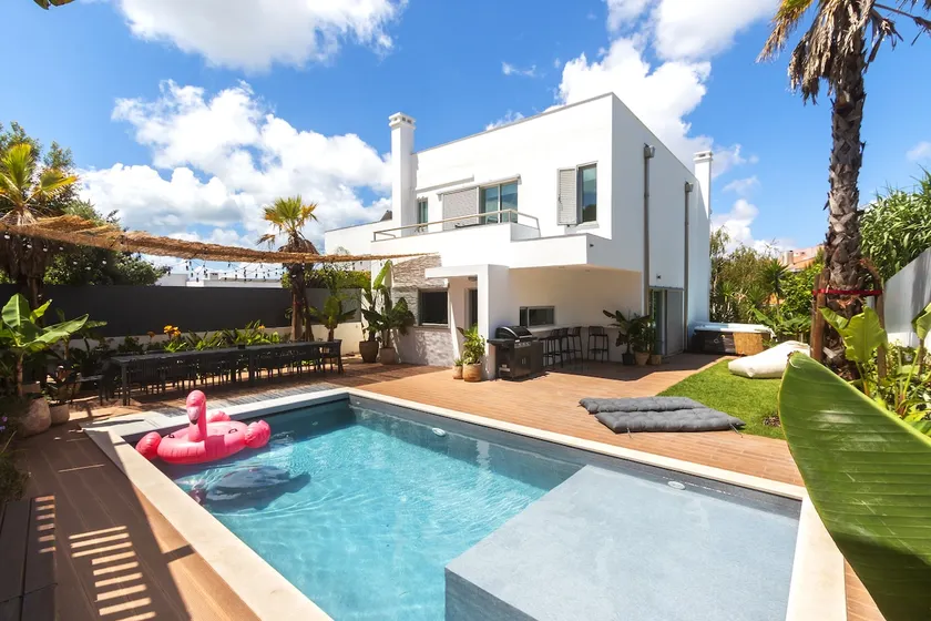 Villa w/Hot Tub, BBQ, max 27 ppl - Image 1