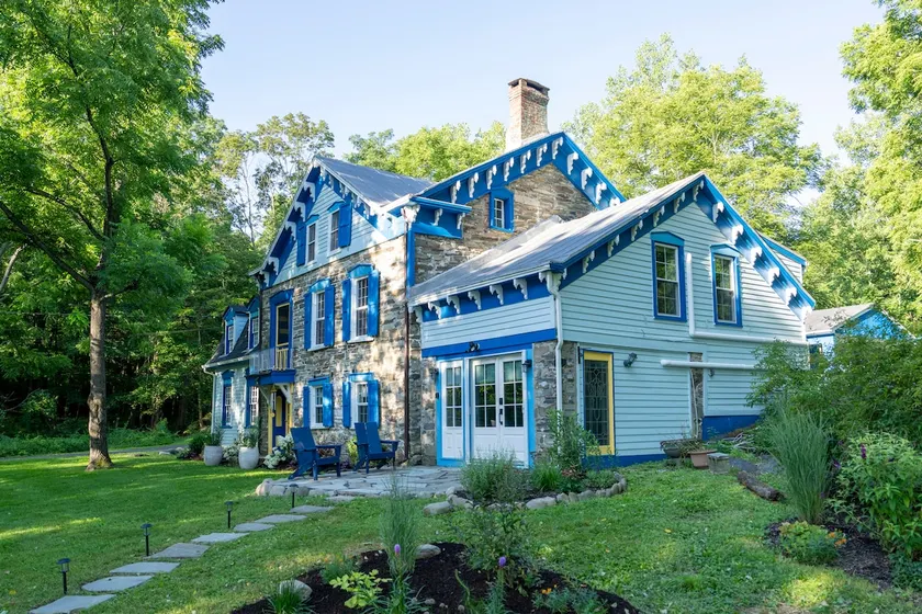 Spacious 4BD Country Gem - Fire Pit & Chill Vibes - Image 1