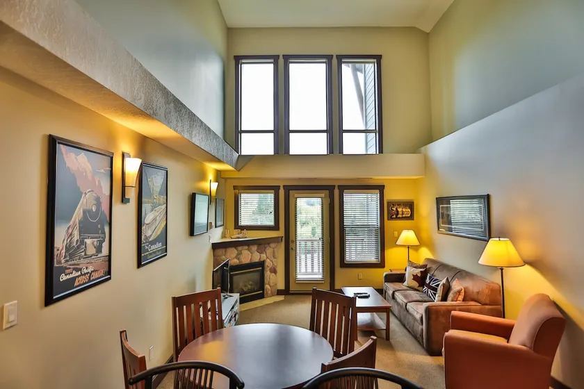 King Suite with Mountain Views - Image 1