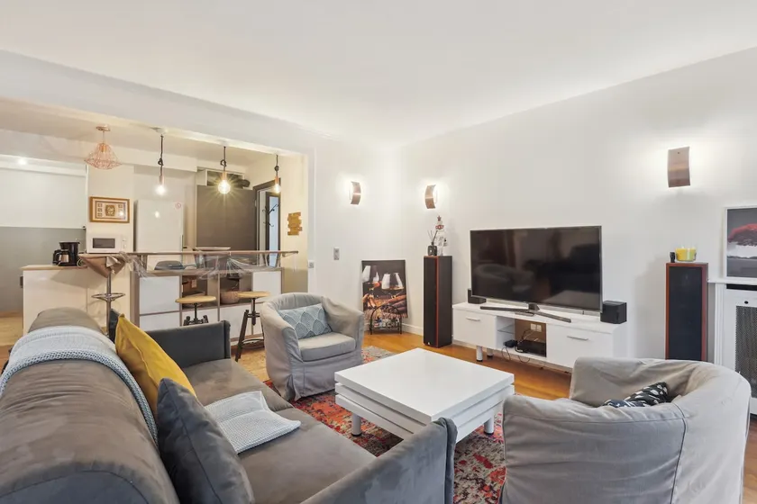 Chic and spacious apartement with piano and terrace - Image 1