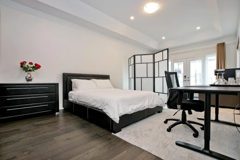 Balcony House with Separate Entrance，free Parking - Image 1