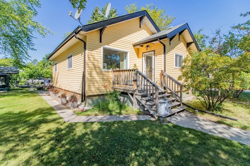 Cozy House ->ideal town location - Image 1