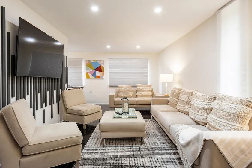 La Cabaña - Modern, Centrally-located home w/King - Image 1