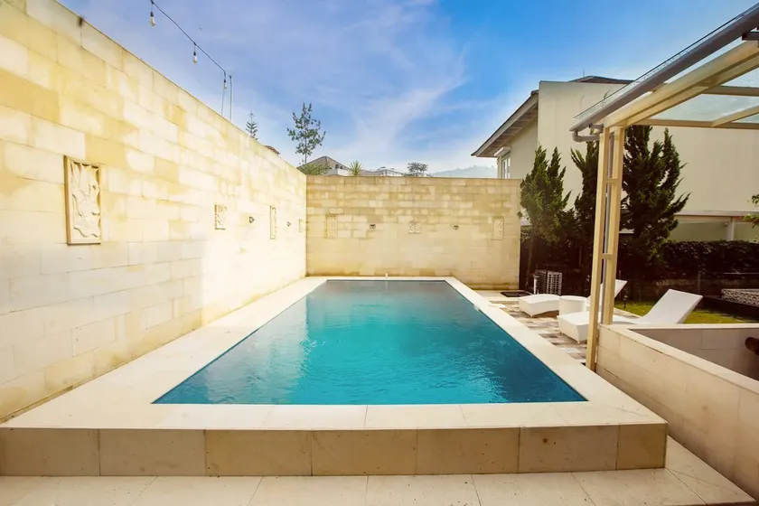 AXL Villa Forest Hills Dago Bandung Warm Pool - Image 1