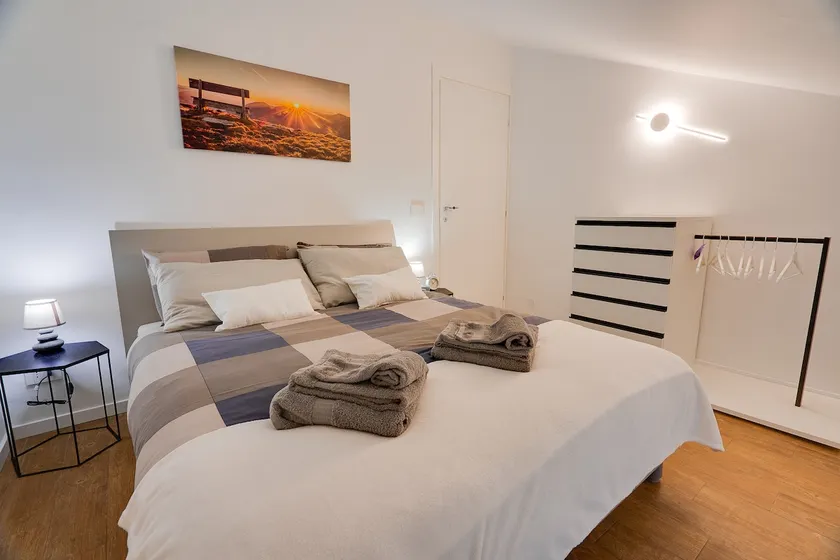 [Attic-Theatre 5 Min Car]A/C Free Parking - WiFi - Image 1