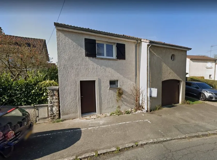 Maisonette de ville near train station - Image 1