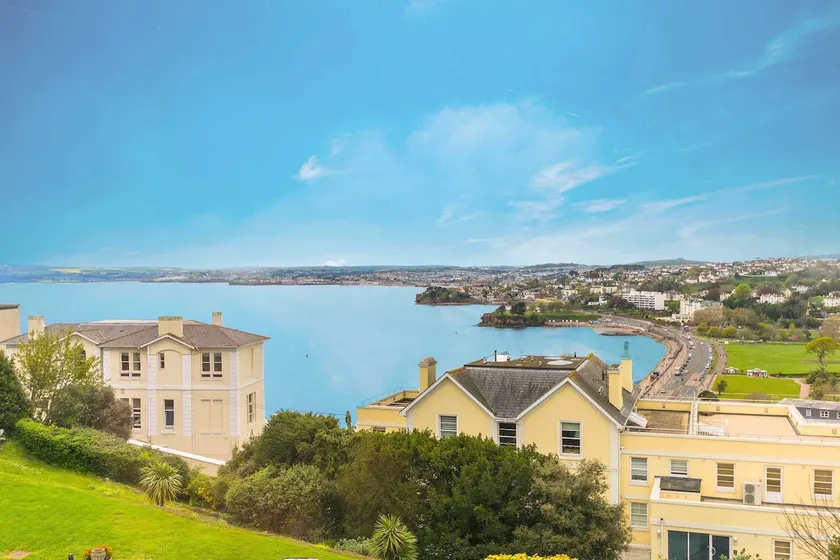 Stunning Sea View Central Torbay Home with Parking - Image 1