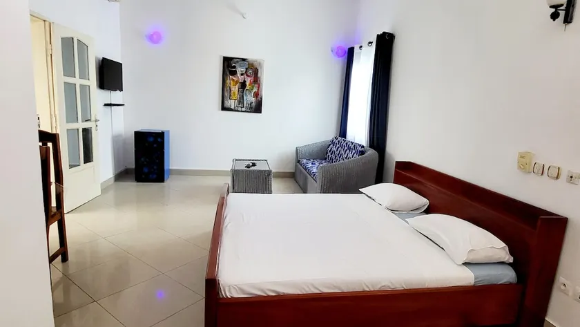 Furnished studio in a good location, alone on the landing. - Image 1