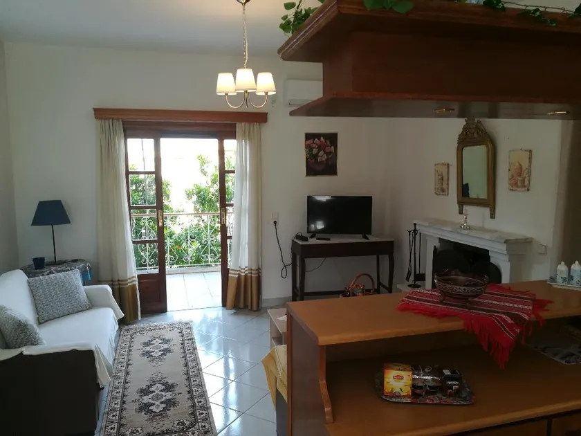 Traditional family house - Image 1