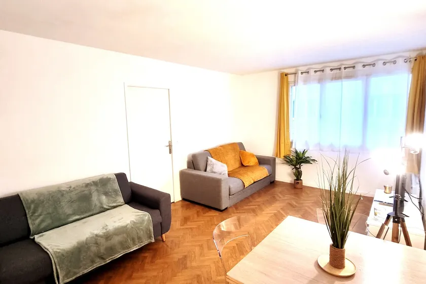 Large 2-room with parking, La Villette - Image 1