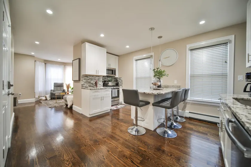 Hidden Gem 2 BR/1BA near Zoo 3 mil downtown Fenway - Image 1