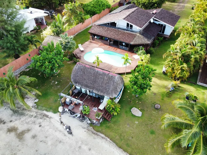 Tahitian bungalow on the beach - Image 1