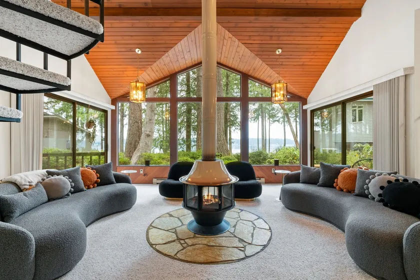 Puget Sound Island House Retreat - Image 1