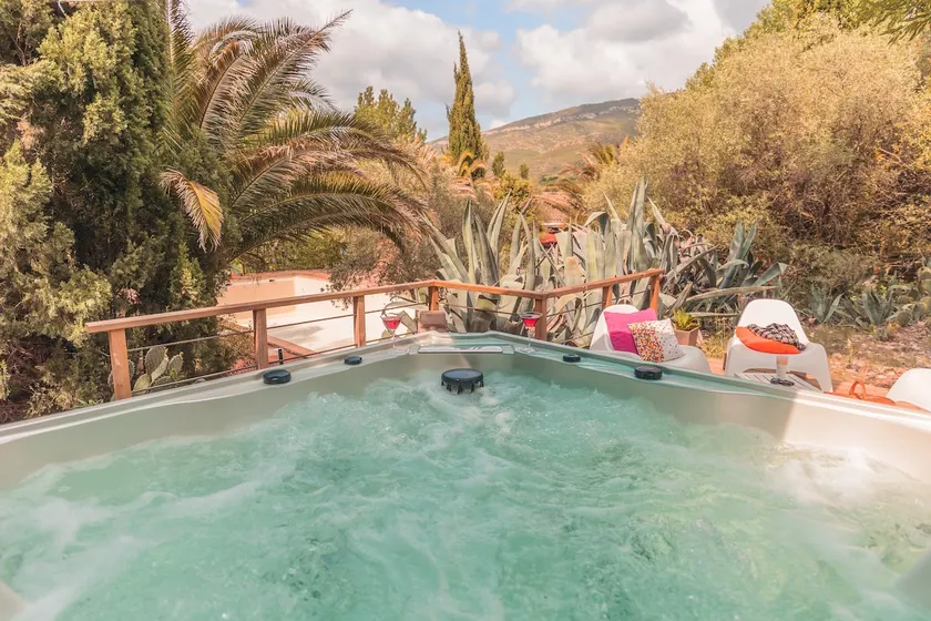 Domaine la Peiriere – Chalet with Private Hot Tub - Image 1