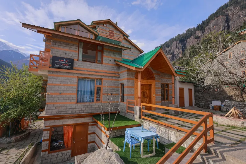 5 Bedroom with attached bathroom with Kitchen - Image 1