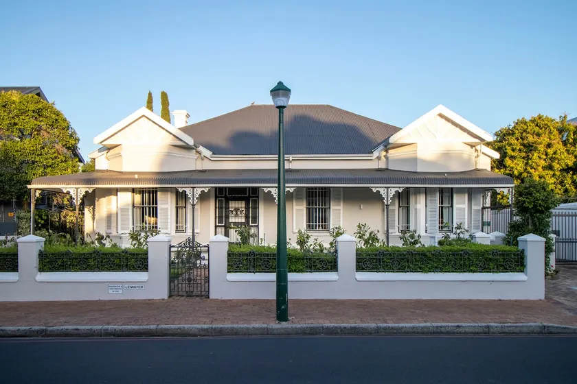 Middedorp Apartments - Image 1