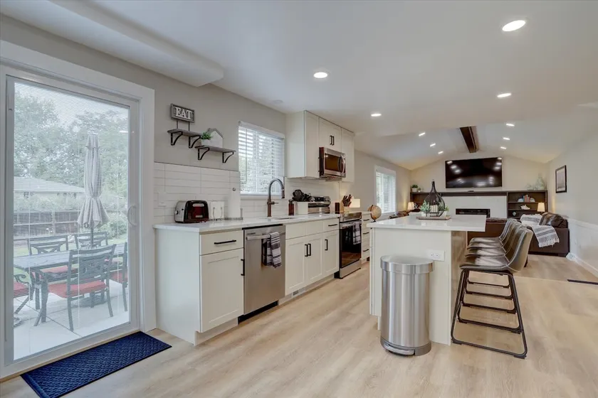 Modern 5BR - Large Yard + BBQ + Game Room - Image 1