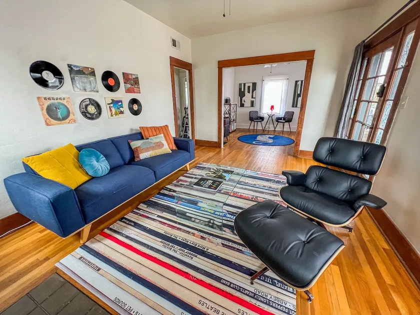 Cheerful Bungalow - 2 min -> U Of A/Downtown - Image 1