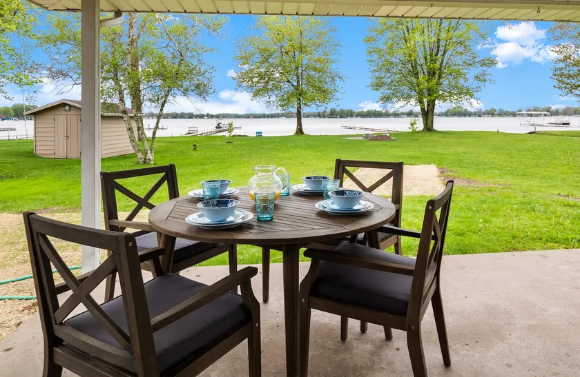 Adorable Chapman Lake Front Home - Image 1