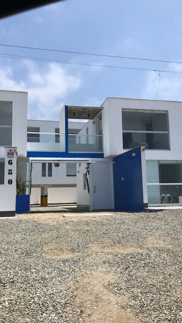 Seaside Retreat: House of Peace and Disconnection - Image 1