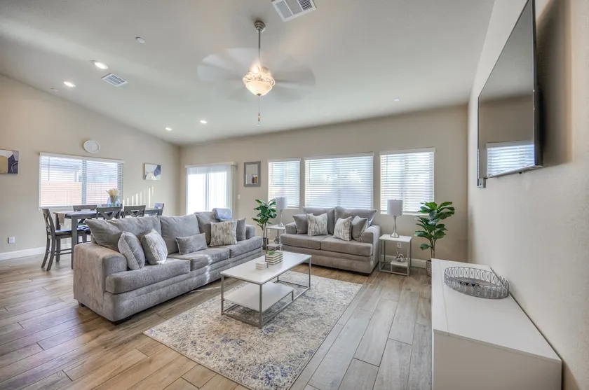 Serene Home near Airport- NO Cleaning Fee - Image 1