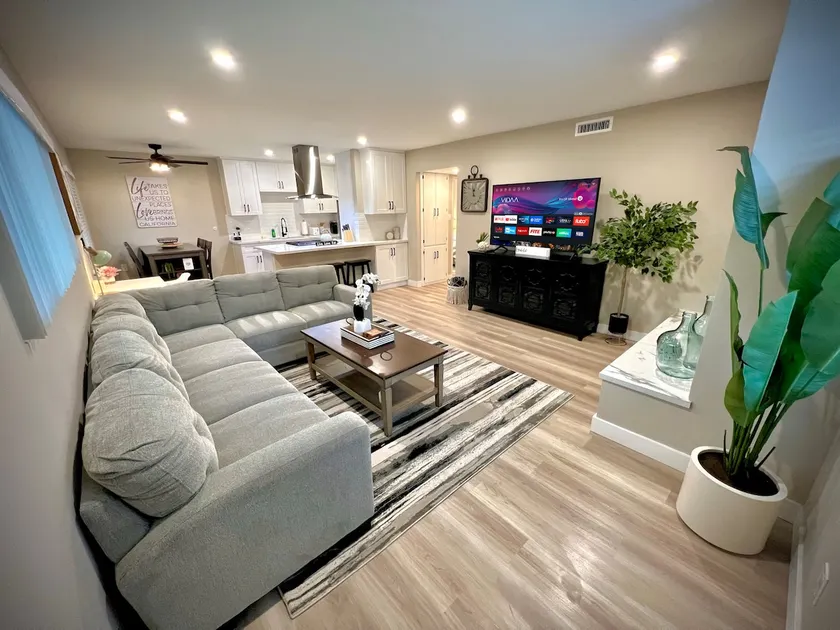 2 Queen Beds, Amazing Kitchen and Central A/C! - Image 1