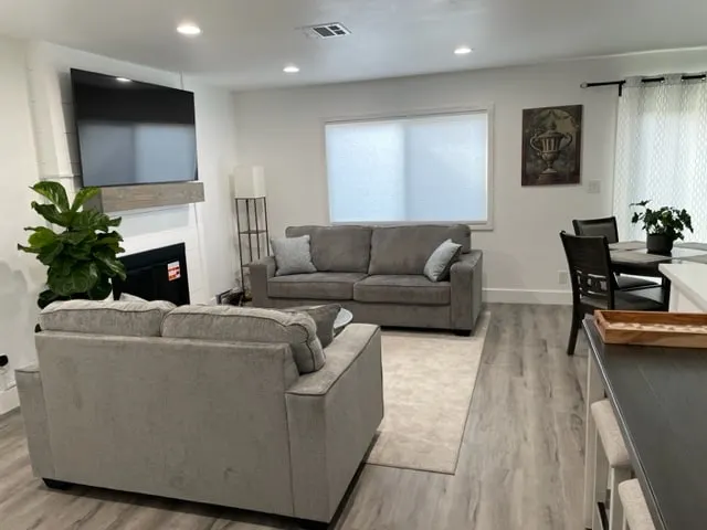 Eclectic! Clean! 4 BD 2 BATH. - Image 1
