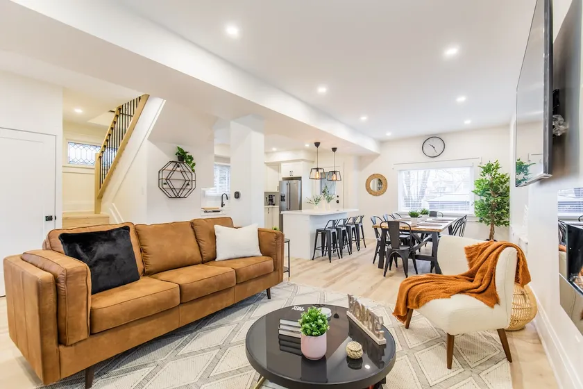 Family Oasis W/ GameRoom/King Bed/Hot Tub/Pool - Image 1